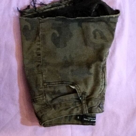 Hammer Jeans dark gray cut offs, size 9 - Picture 7 of 7